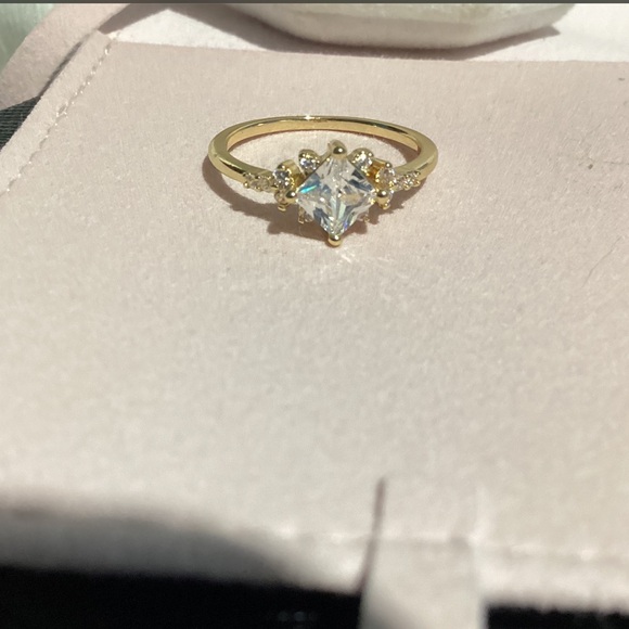 🌸Elegant Vintage or Antique Style Princess Cut Petite Cz Diamond band - Picture 14 of 16